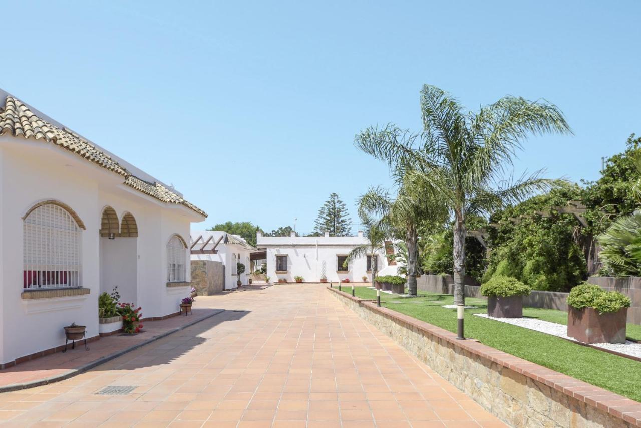 Villa Fuentes Solo Familias コニル・デ・ラ・フロンテラ エクステリア 写真